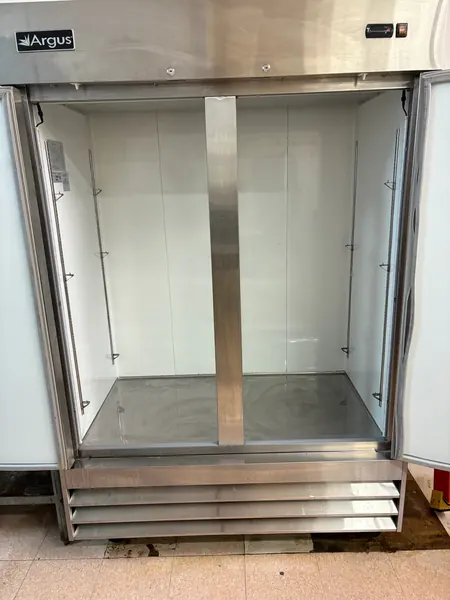 Reach-in refrigerator interior