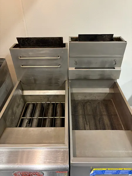 Fryer baskets and compartments