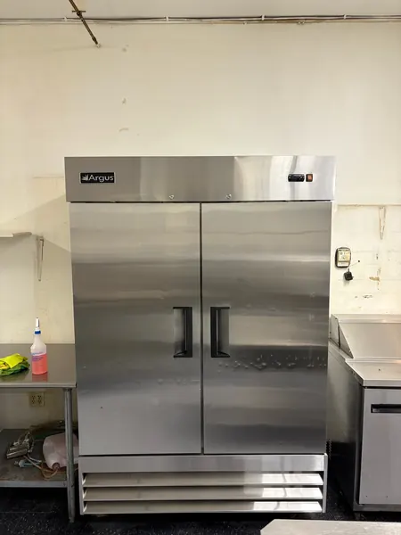 Double-door commercial refrigerator